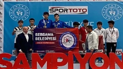 Bergama Belediyesi Badminton Takımı Başarıdan Başarıya Koşuyor