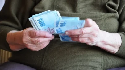 Çalışmayan emekliye 5 bin lira ikramiye düzenlemesi Meclis’ten geçti