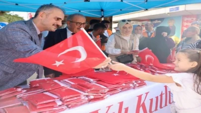 Çayırovalılara protokolden Türk Bayrağı