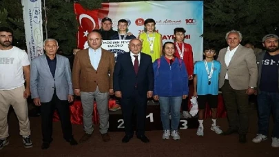 Cumhuriyetin 100. Yılına Özel Laser Run Yarışları Atatürk Botanik Bahçesi’nde düzenlendi