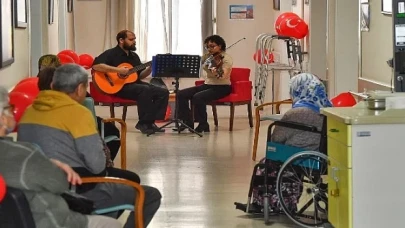 Eşrefpaşa Hastanesi’nin koridorları 100. yıl coşkusuyla renklendi