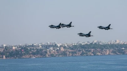 F-16’lardan Antalya semalarında muhteşem gösteri