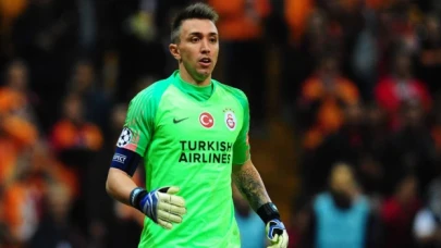 Galatasaraylı Muslera'dan Türk bayraklı paylaşım