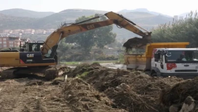 Hatay’da olası sele karşı tedbiri elden bırakmıyor