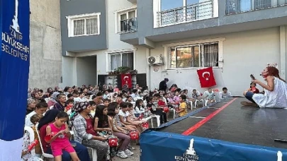 İzmirli minikler Cumhuriyet’in yeni yüzyılına &apos;merhaba’ dedi