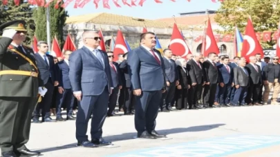 Malatya’da 29 Ekim coşkusu çelenkle başladı