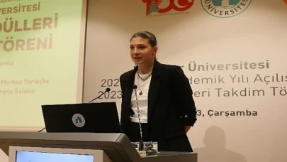 Milli Voleybolcu İlkin Aydın’a &apos;Üsküdar Üniversitesi Özel Ödülü’