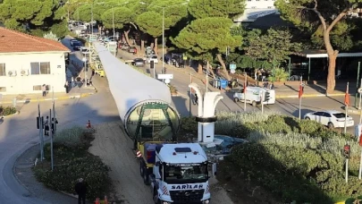 Ödemiş’te Dev Rüzgâr Kanatları Şehir Merkezinden Geçti; Başkan Eriş “Çevre Yolu” için Çağrıda Bulundu