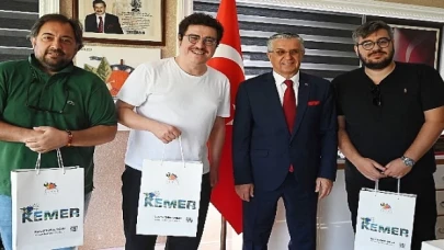 Oyuncu İbrahim Büyükak’dan Başkan Topaloğlu’na Ziyaret