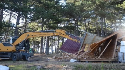 Uludağ Bir Kaçak Yapıdan Daha Temizlendi