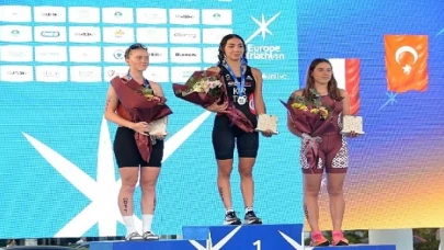 Yenişehir Avrupa Triatlon Kupası’nda milli triatlet Selinay Tuğçe Kır altın madalya kazandı