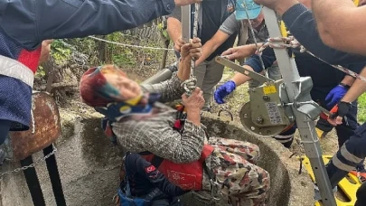 Aydın Büyükşehir Belediyesi İtfaiyesi ekipleri kuyuya düşen yaşlı kadını kurtardı