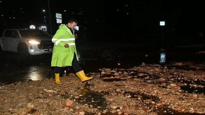 Başkan Abdullah Özyiğit, gece boyunca çalışmaları yerinde inceledi