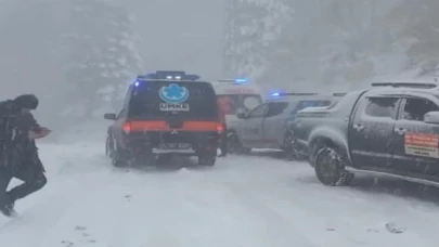 Bolu’da kar ve tipi nedeniyle turistler mahsur kaldı