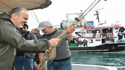 Bursa Büyükşehir’den balıkçılara tulum ve çizme