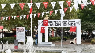 Çiğli Belediyesi “Devrim İçin 1935” Anıtını İlk Yerine Taşındı