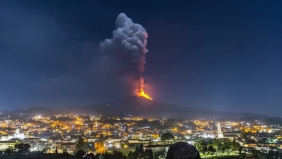 Etna Yanardağı yeniden faaliyete geçti