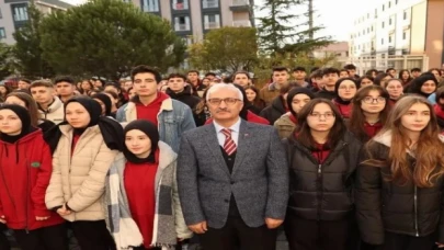 Gebze’de ara tatil sonrası bayrak töreninde