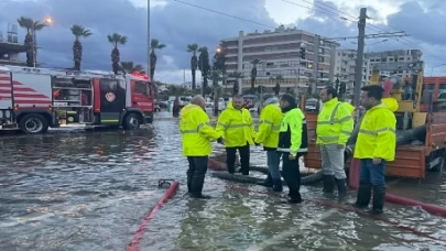 İzmir’de deniz 1 metre yükseldi