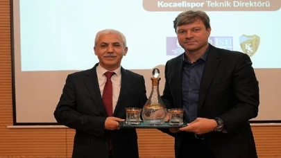 Kocaelispor teknik direktörü Ertuğrul Sağlam, isu personeliyle bir araya geldi