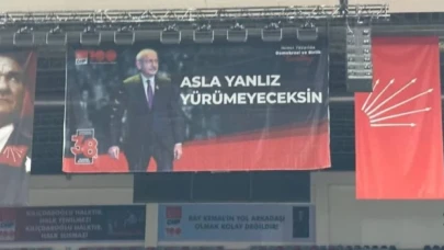 Kurultay salonuna asılan Kılıçdaroğlu pankartındaki yazım hatası tepki çekti