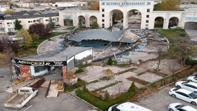 Kütahya’da ’Balık Restoran’a yıkım