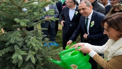 Kuzey marmara otoyolu cumhuriyete nefes için 2023 fidanı toprakla buluşturdu