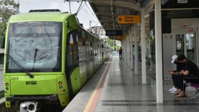 'Lodos' metro seferlerine engel oldu