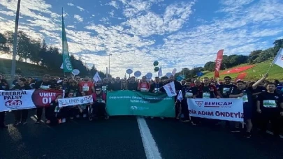 Türkiye spastik çocuklar vakfı destekçileri 45.İstanbul maratonu’nda deprem bölgesindeki engelli çocuklar için koştu