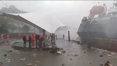 Zonguldak'ta gemi ikiye bölündü, personel tahliye edildi