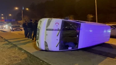 Adıyaman’da seyir halindeki minibüs takla attı!