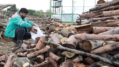 Burhaniye Belediyesi hem evleri hemde gönülleri ısıtıyor