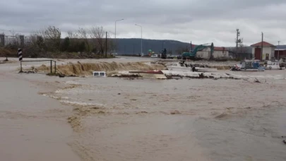 Çanakkale'de sağanak, hayatı olumsuz etkiledi: Ekipler teyakkuzda!