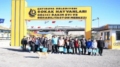 Çayırovalı öğrencilerden bakımevine ziyaret