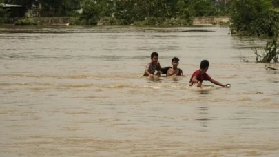 Filipinler'deki Kabayan tropikal fırtınası binlerce kişiyi yerinden etti