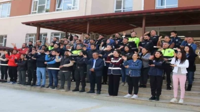 Hatay’da Türk Polisi’nden işaret dili ile İstiklal Marşı