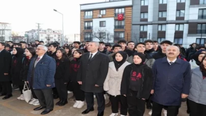 Kaymakam Özyiğit ve Başkan Büyükgöz bayrak töreninde