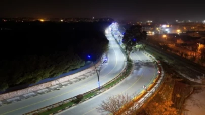 Manisa Mehmetçik Caddesi aydınlatmalarıyla yenilendi