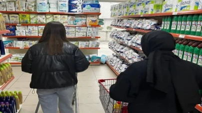 Öğrencilerin imdadına Sosyal Market yetişiyor