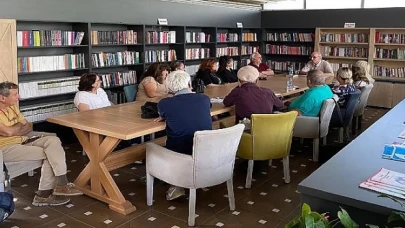 Öğretmen Başkan’dan Bayraklı’ya 6 Kitap Kafe