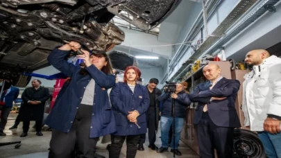 Otomotive kadınlar eli değiyor