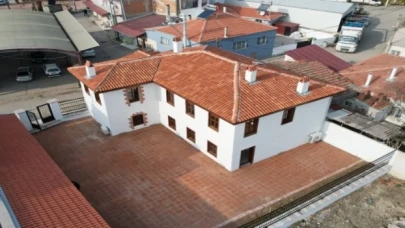 Salihli Atatürk Evi’nde sırada iç tefriş var