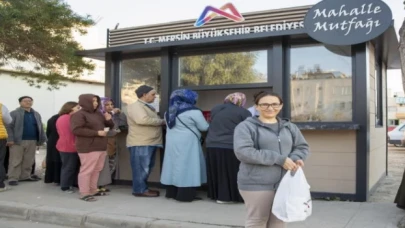 3 çeşit yemek 10 lira! Herkes Mahalle Mutfakları’na koştu