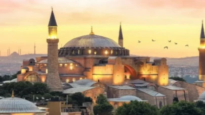 Ayasofya müzeye mi çevrildi? İddialara İletişim’den yanıt!