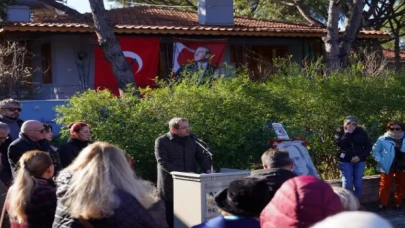 Ayvalık’taki evi önünde Uğur Mumcu’ya anma