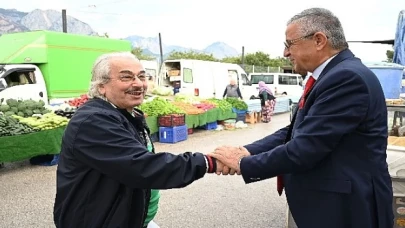 Başkan Topaloğlu’ndan pazar esnafına ziyaret