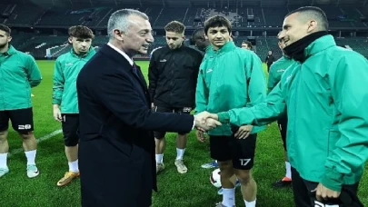 Büyükakın’dan kritik maç öncesi Kocaelispor’a moral ziyareti