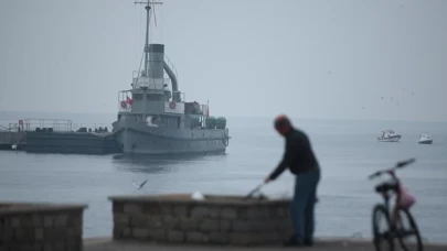 Çanakkale Boğazı yoğun sis nedeniyle transit gemi geçişlerine kapatıldı