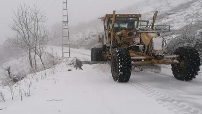 Canik Belediyesi, kar yağışına karşı çalışmalarına aralıksız devam ediyor.