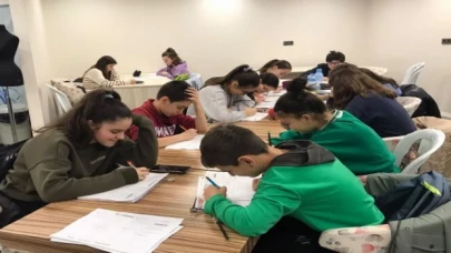 Çınar Akademi gençlerin hayatına dokunuyor